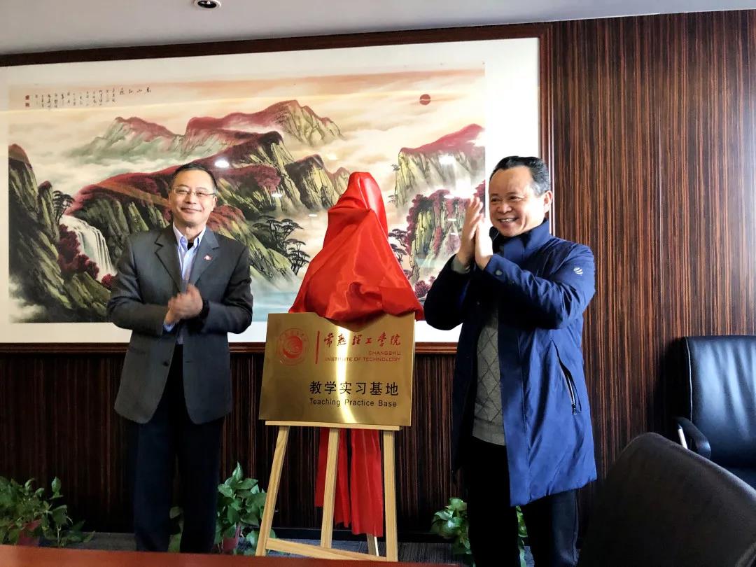 Deepen school enterprise cooperation and jointly promote development Deepen school enterprise cooperation and jointly promote development