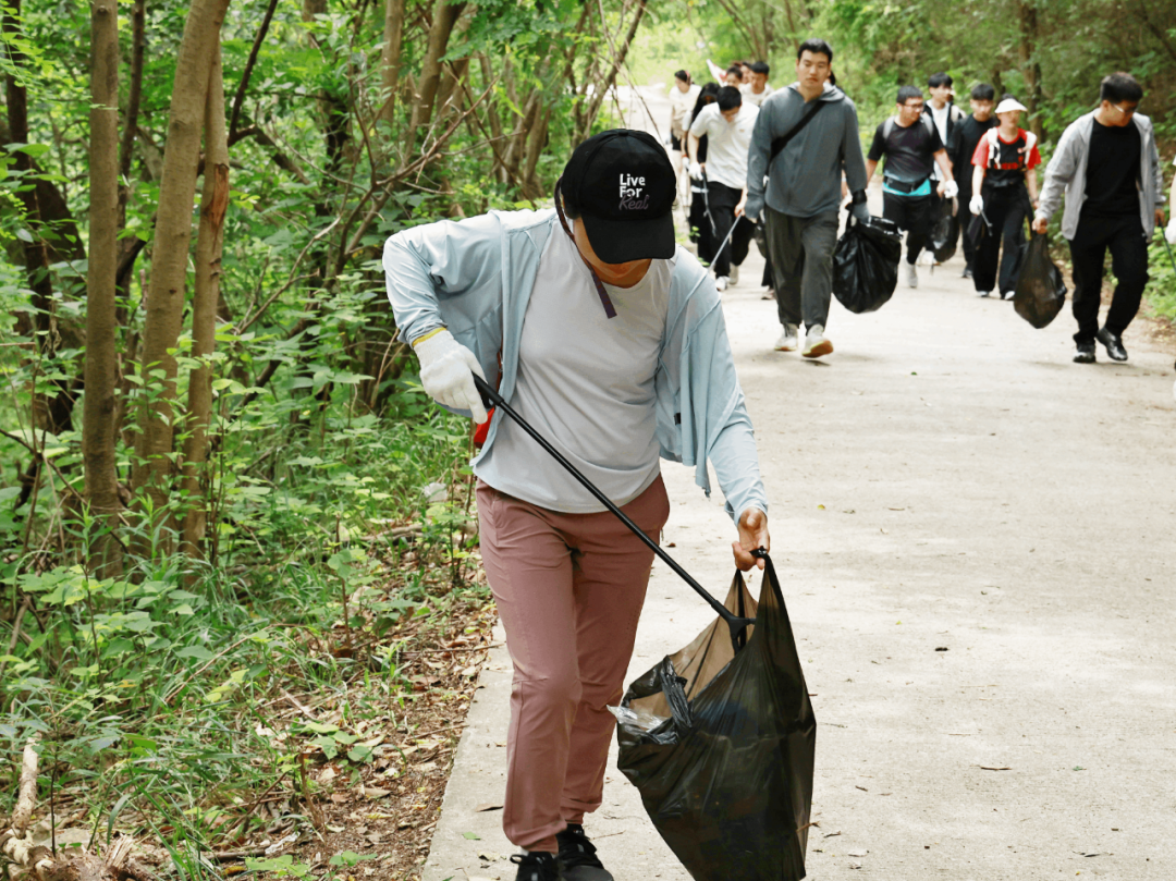 World Environment Day | Jiangsu Beiren launches 2025 public welfare mountain cleaning activity